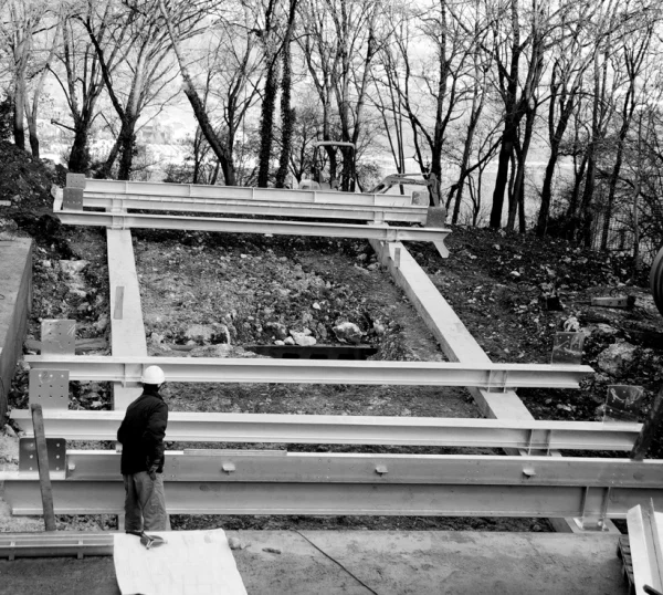 Tvzeb rests slightly above the ground, supported by two steel foundation beams running lengthways