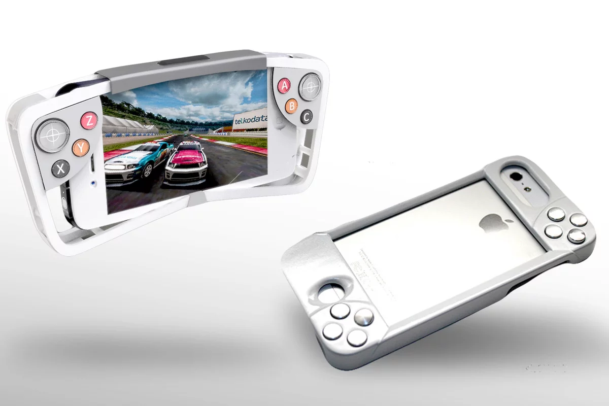 Two iPhone gaming cases are battling for your funding on Kickstarter