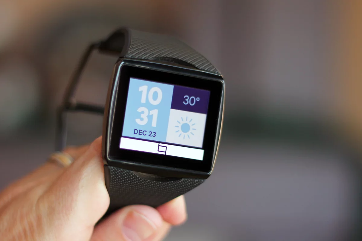 Gizmag reviews the Qualcomm Toq smartwatch, with its gorgeous Mirasol display