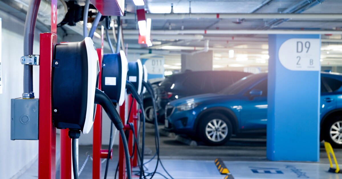 V2G system sucks energy out of parked EVs to supply the grid