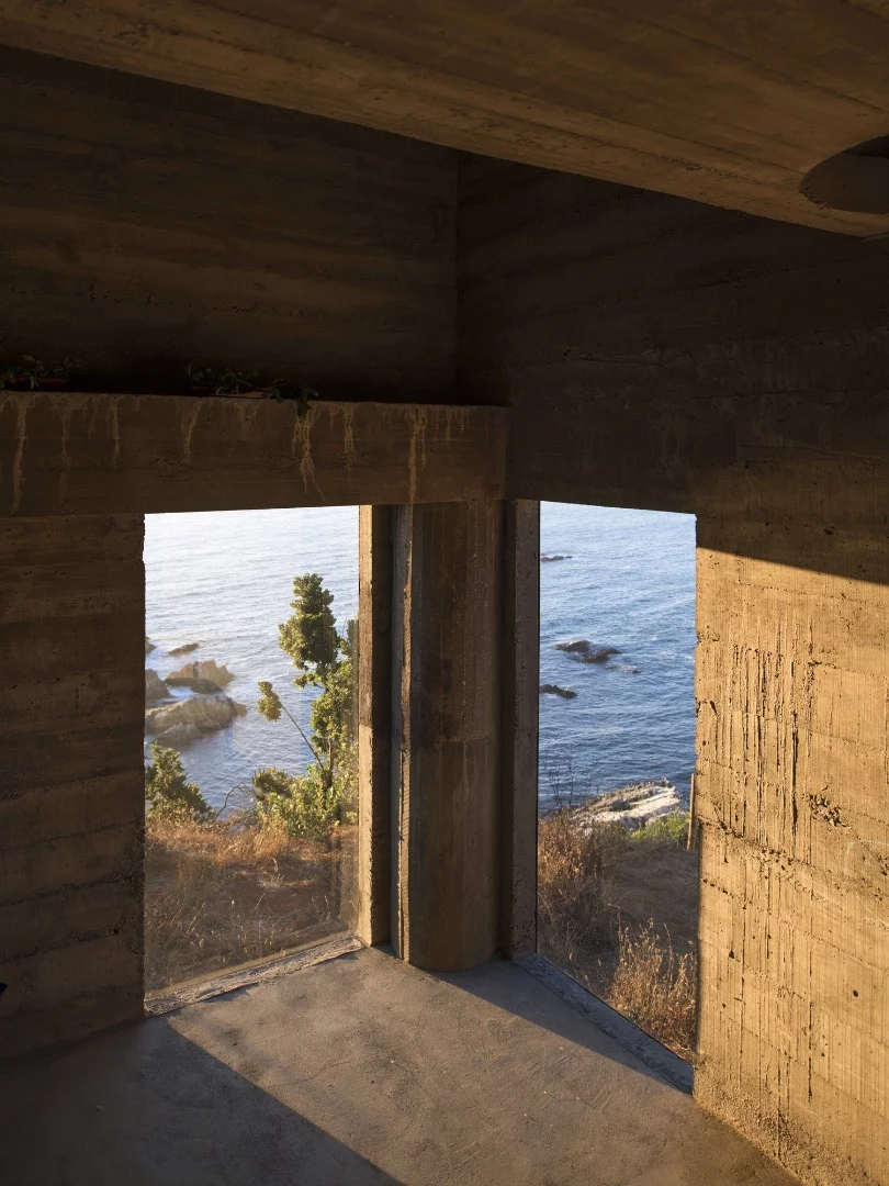 Loba House overlooks the ocean
