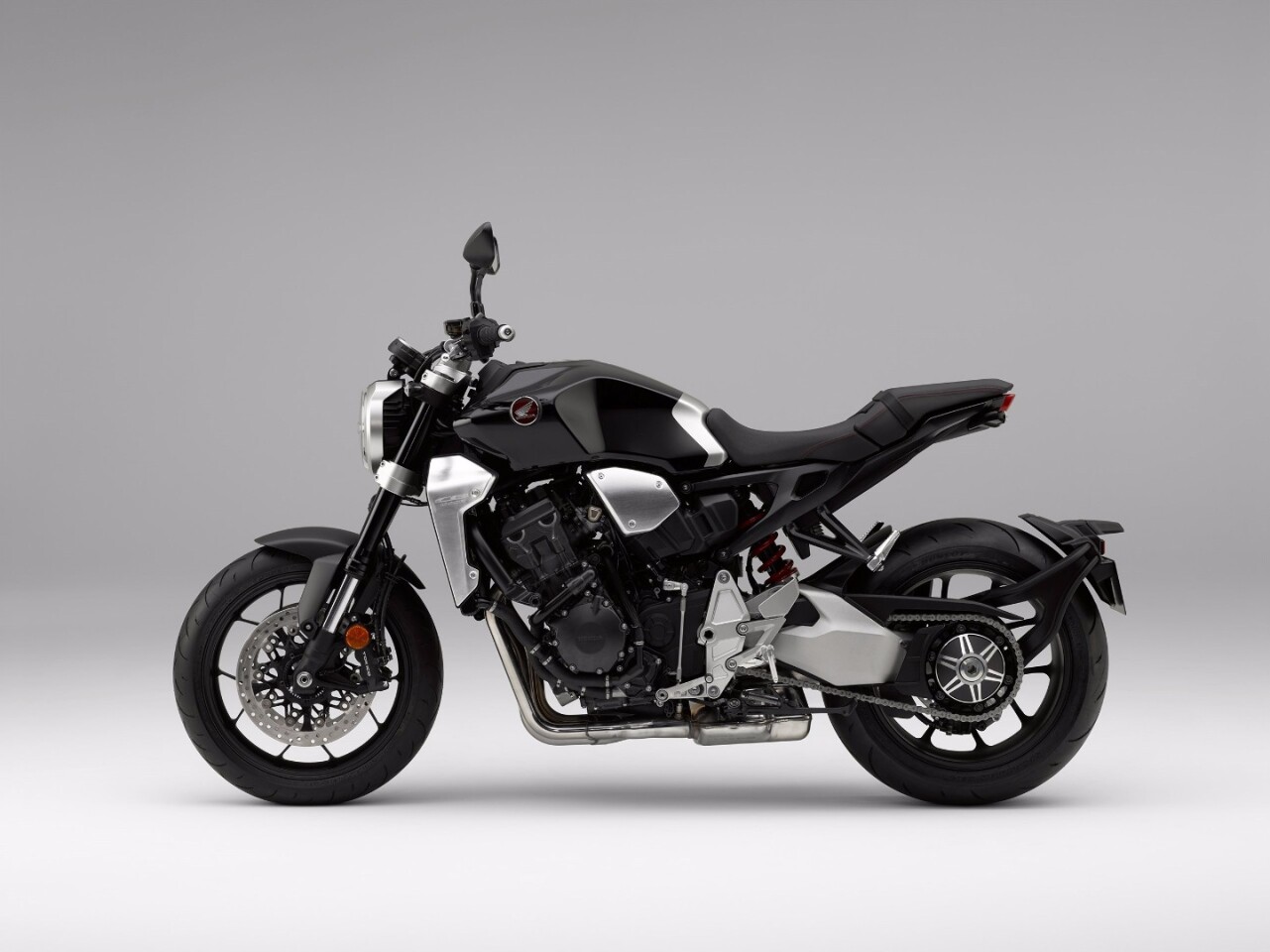 Very few parts from the Fireblade found their way to the 2018 Honda CB1000R