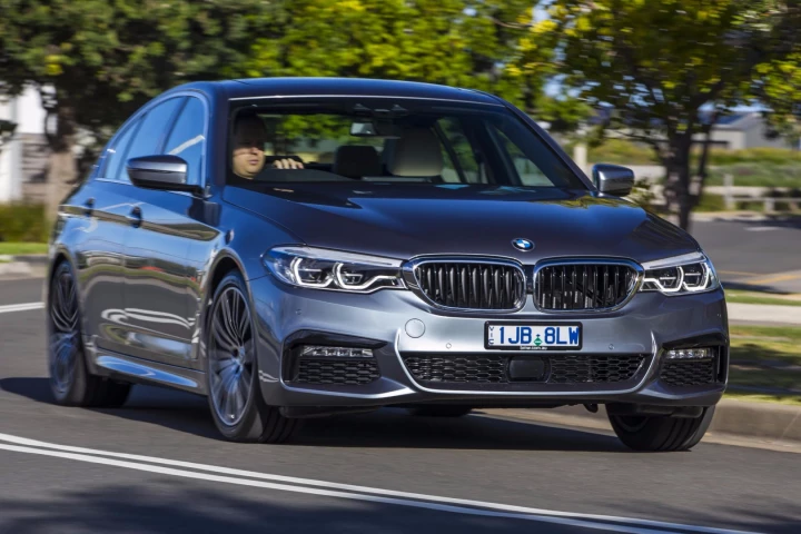 Adding hybrid hardware to the 530e iPerformance makes it around 220 kg heavier than the standard 5 Series