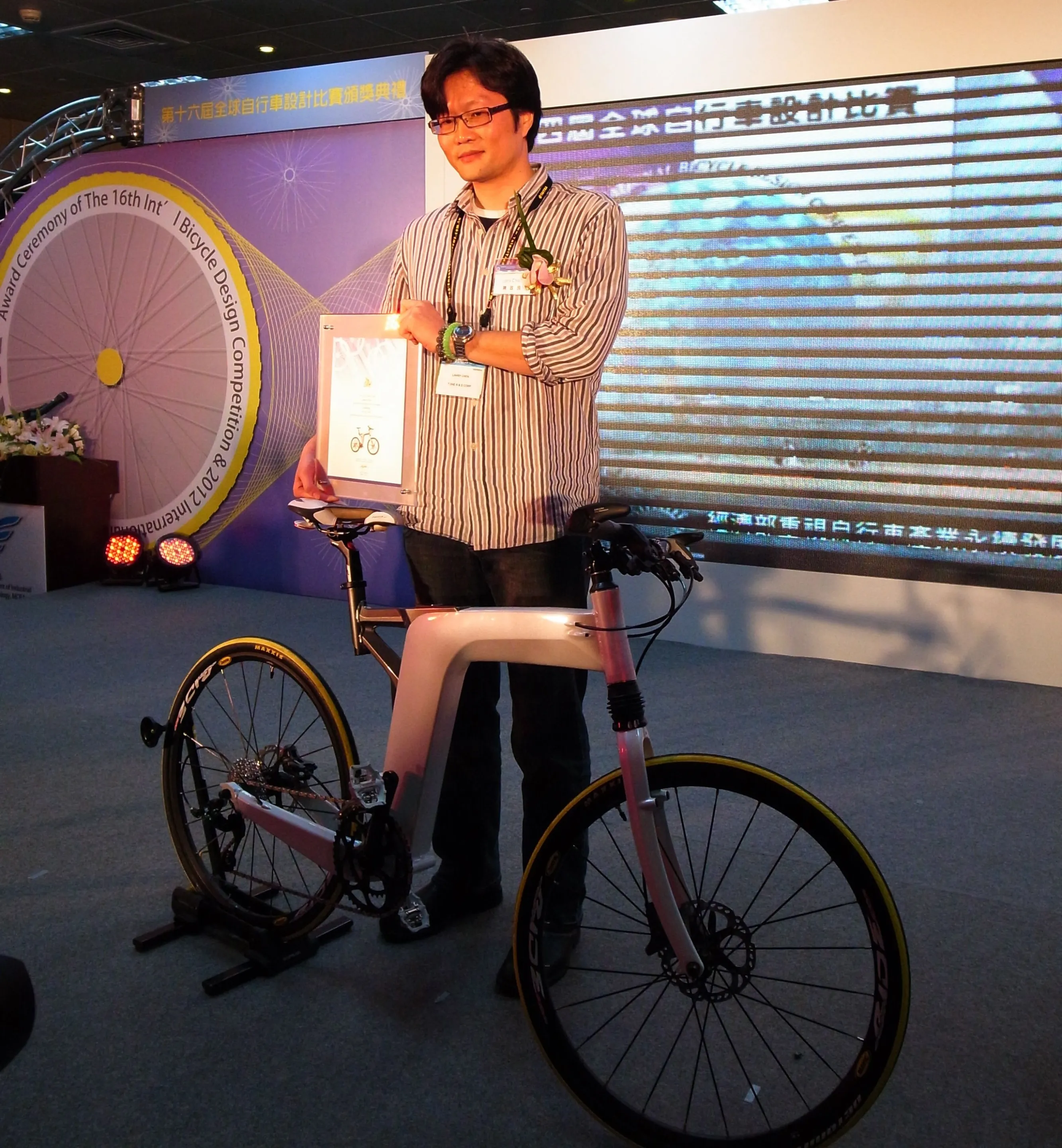 Designer Larry Chen, with his IBDC award-winning Velocity pedelec prototype
