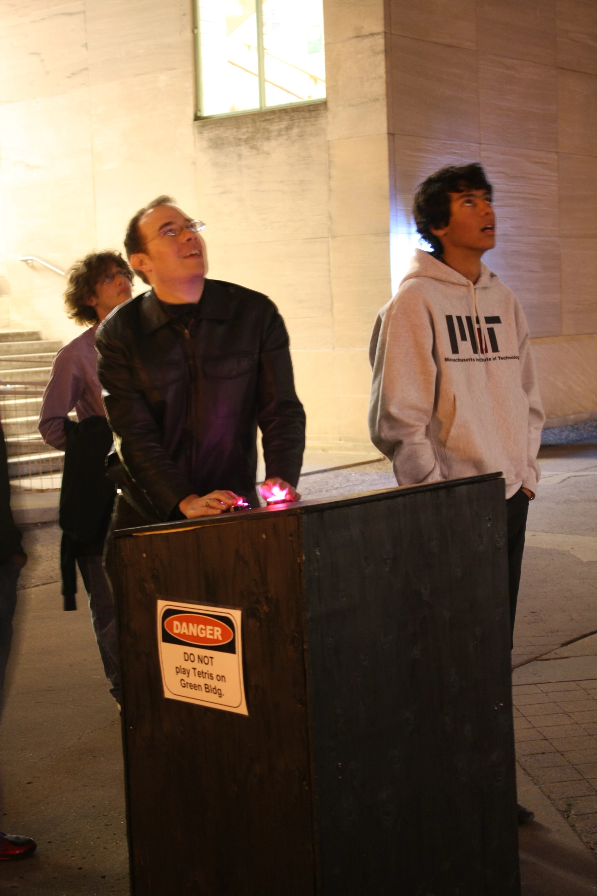 An alumni plays supersized Tetris as students look on (Photo: Erik Nygren)