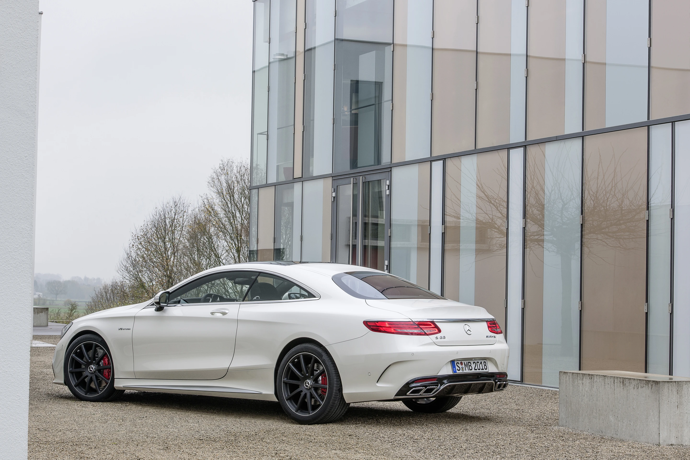 The new S63 AMG Coupé is more powerful than the outgoing CL65 by 41 hp and 74 ft.lb (100 Nm) of torque