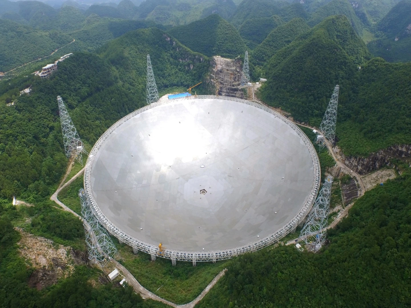 With a 500-m (1,640-ft) aperture and a 300-m (984-ft) radius spherical crown,FAST is the world's largest single-aperture telescope and the largest space structure ever built