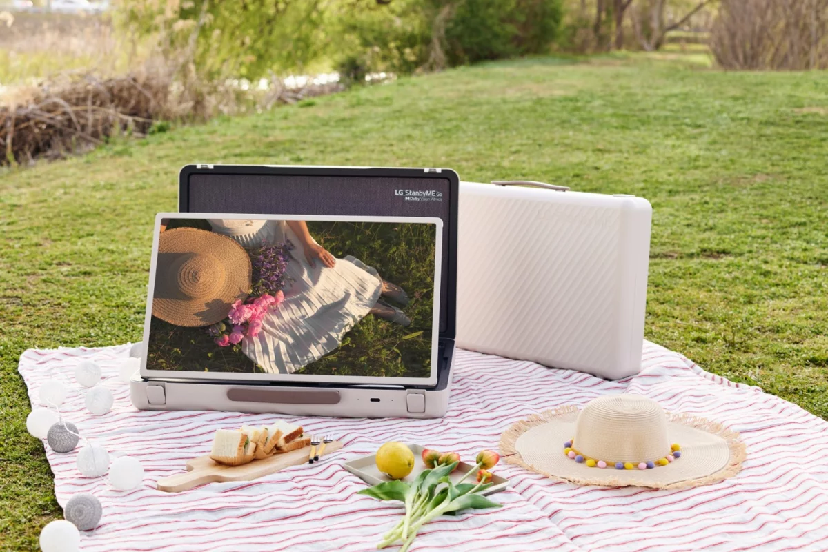Audiovisual entertainment indoors or out with the LG StanbyME Go