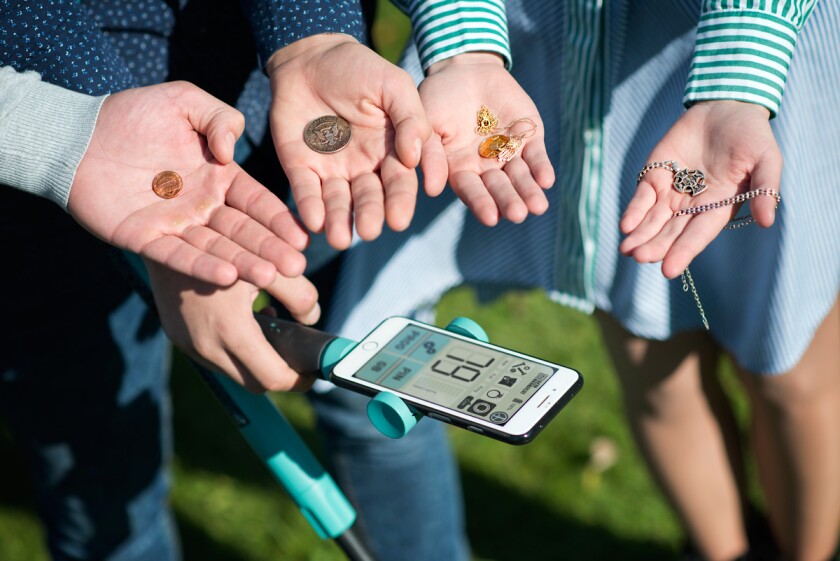 In order not to be bothered by alerts for things that they aren't looking for, Air Metal Detector users can set the app to ignore certain metals or sizes of objects