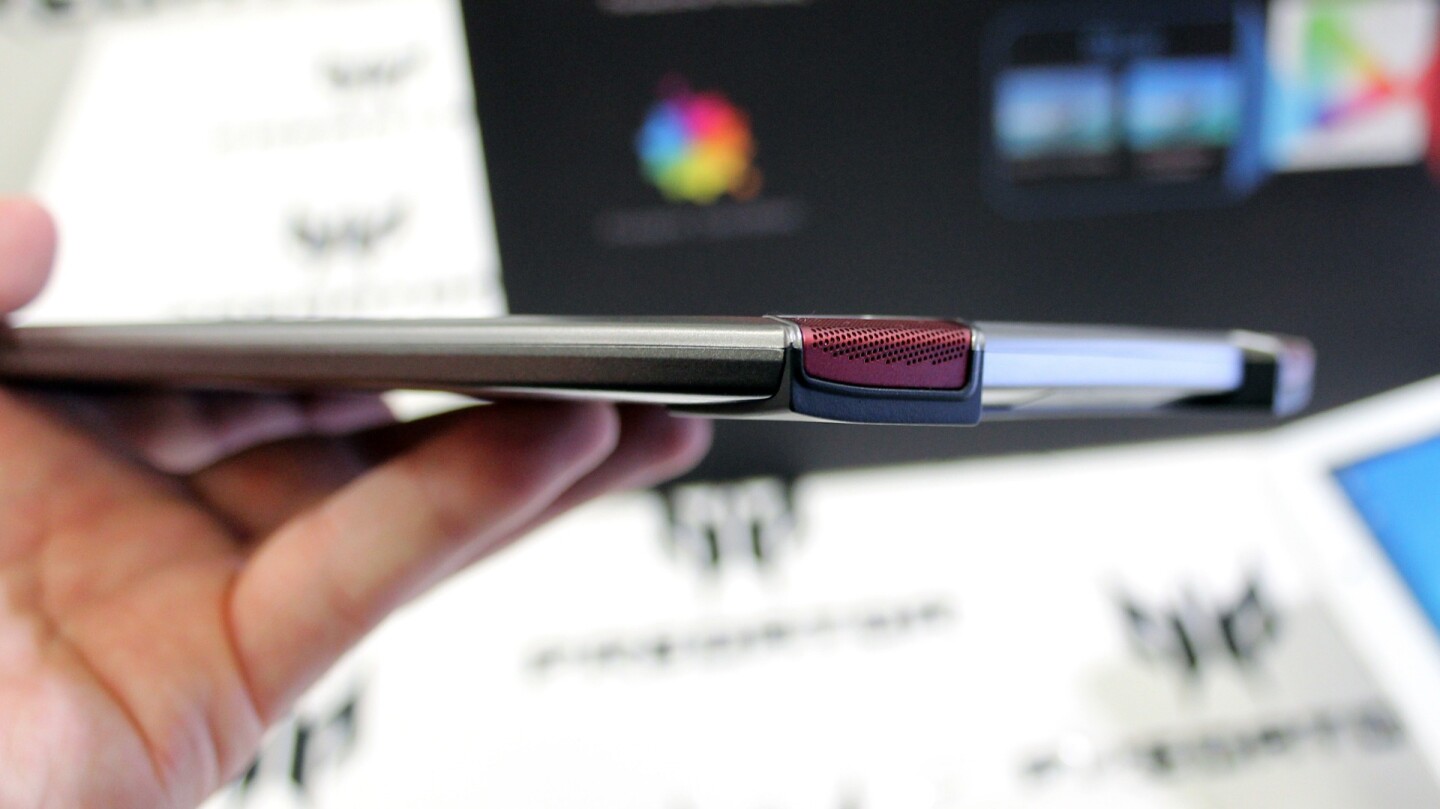 The tablet is just 8.7 mm (0.34 in) thick, weighs in at 350 g (0.77 lbs), and features a brushed aluminum finish that felt solid in the hand