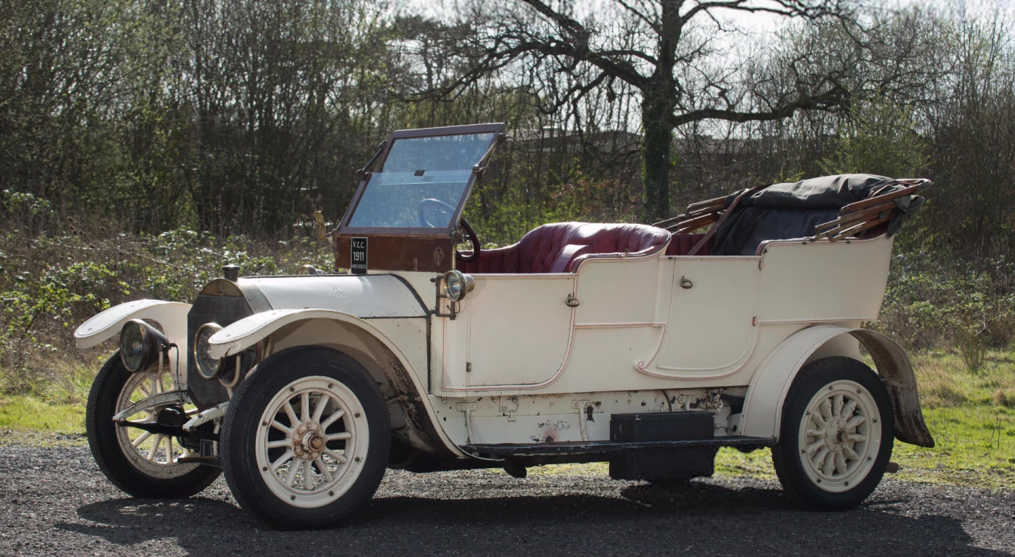 This Mercedes Simplex 28/50hp 'Roi des Belges' Tourer with coachwork by Robinson's of Norwich has been owned by the same family for 60 years, having been restored just after the family purchased it in 1957. The car subsequently featured in the 1965 movie, Those Magnificent Men in Their Flying Machines. Auction description
