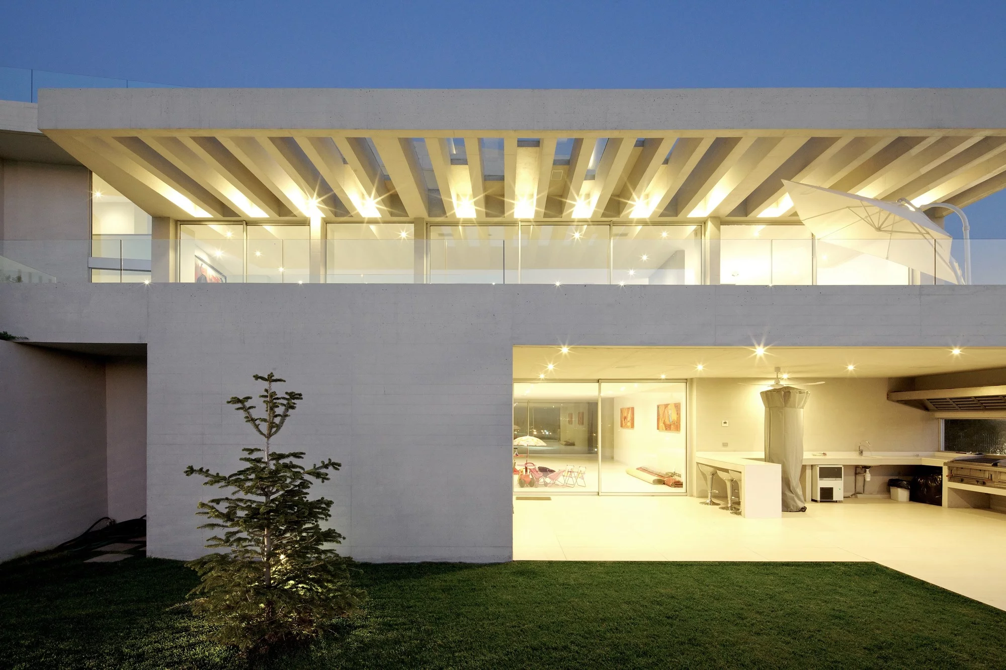 House RP is located on the foothills of Santiago de Chile (Photo: Nico Saieh)