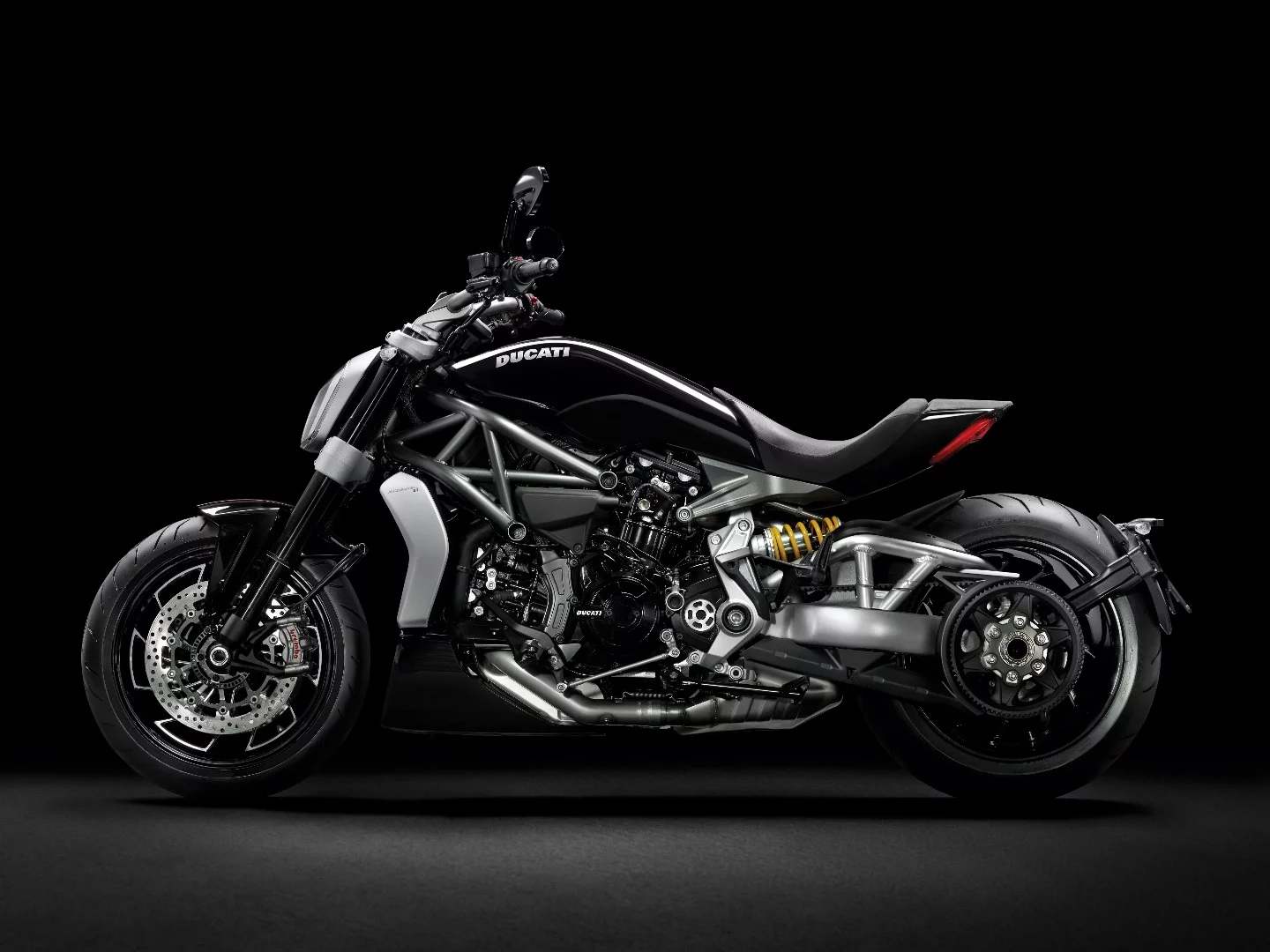 Ducati XDiavel S: distinguished by glossy black paint