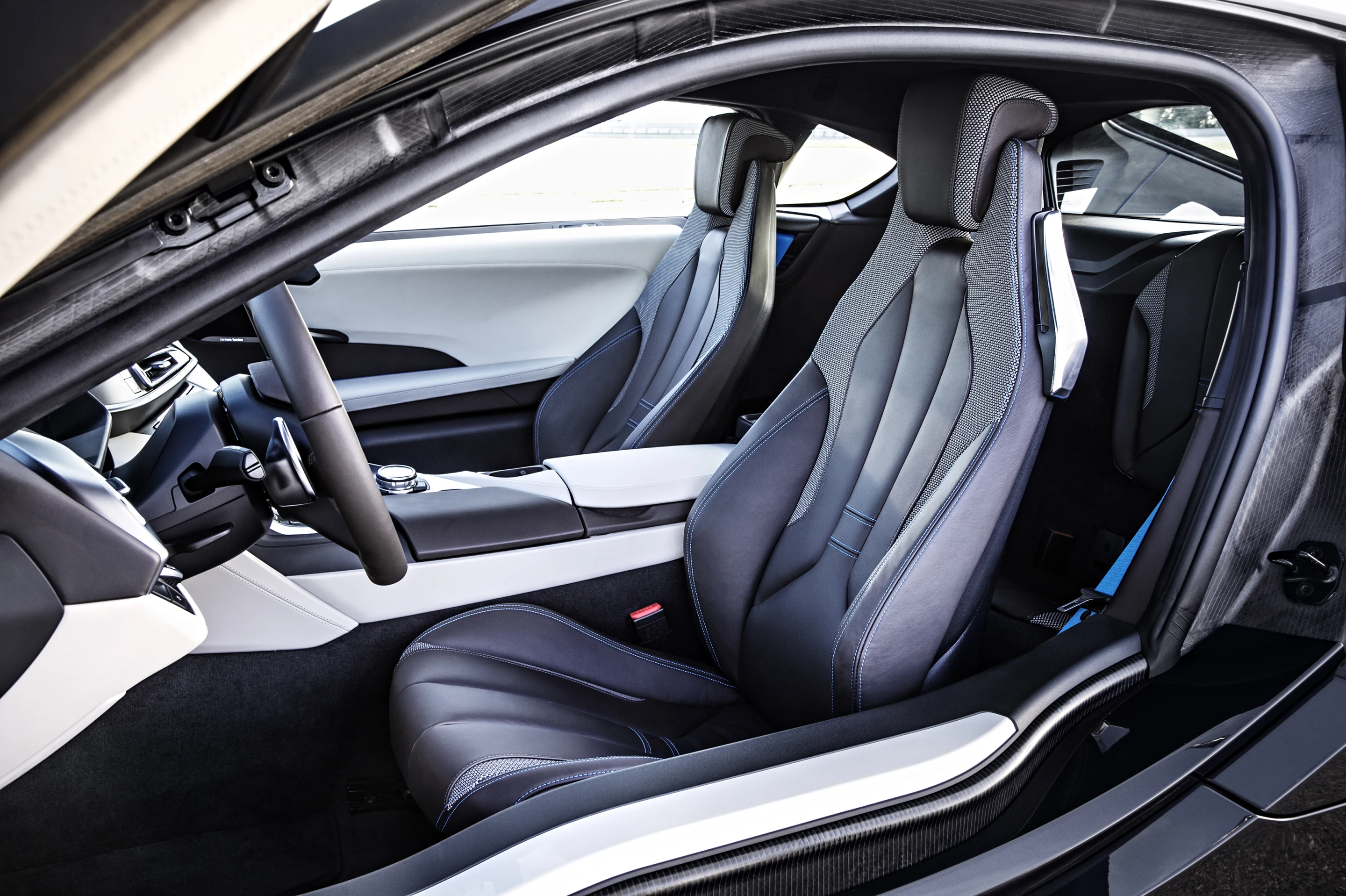 The BMW i8 - interior