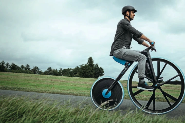 The Concept 1865 uses a 39-inch front wheel and 24-inch rear wheel