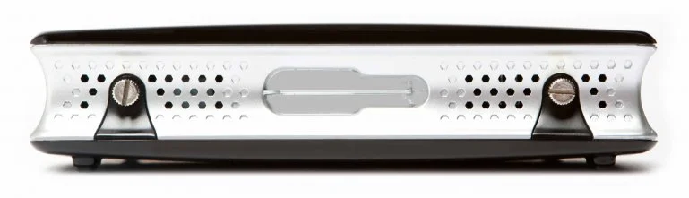 The release screws can be removed by hand for easy access to the inside of the unit