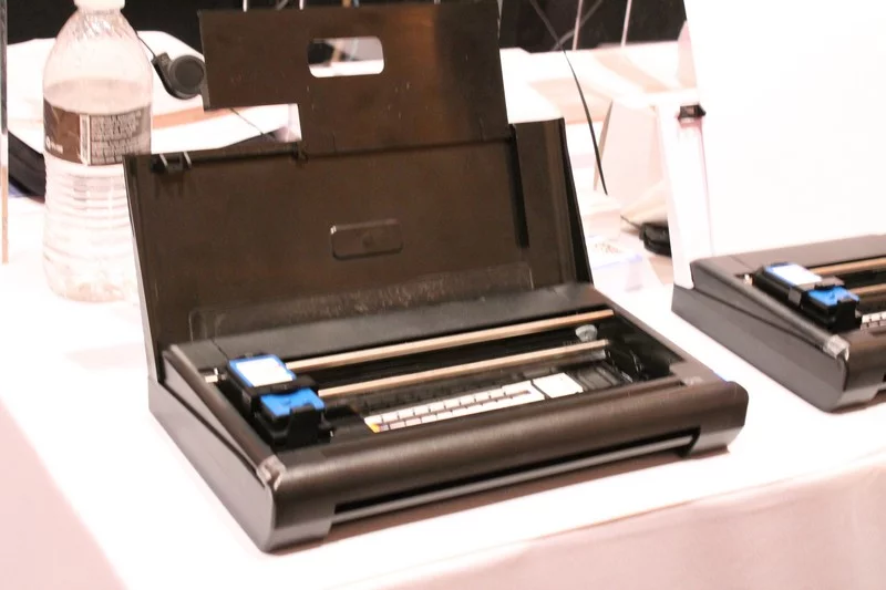 The Primera Trio weighs 1.2 kg (2.7 lb) (Photo: Erick Mack/Gizmag.com)