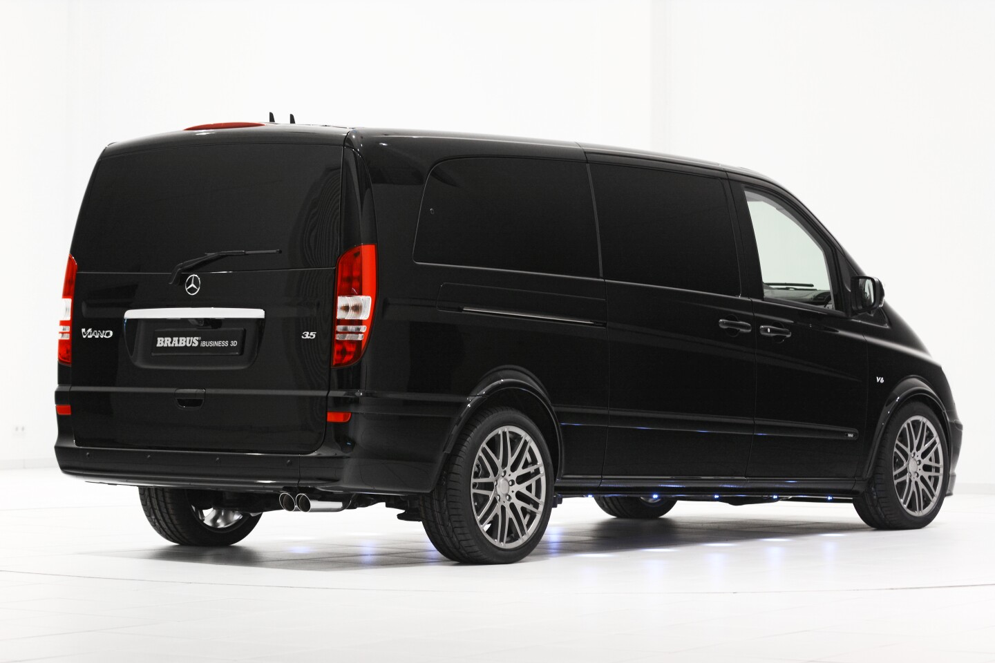 The BRABUS iBusiness 3D is based on the Viano - it is described as a 3D Multimedia Lounge on Wheels