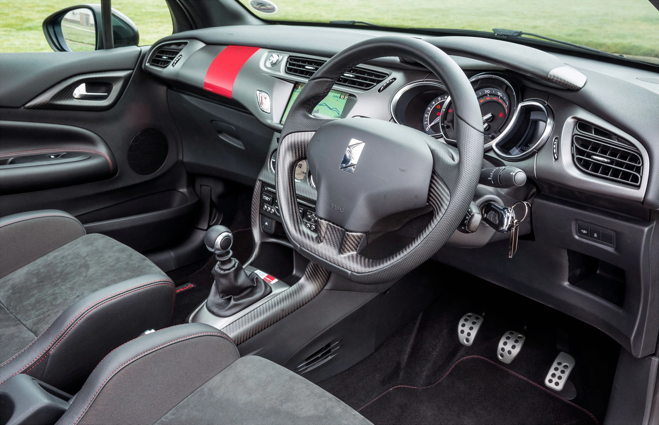 The Citroen DS3 Cabrio Racing – interior