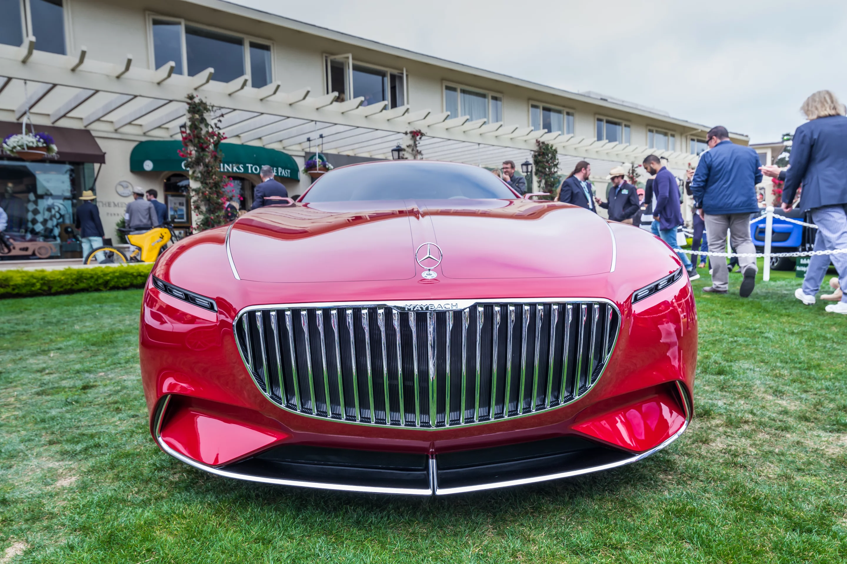 There's no missing the Vision's pinstripe grille