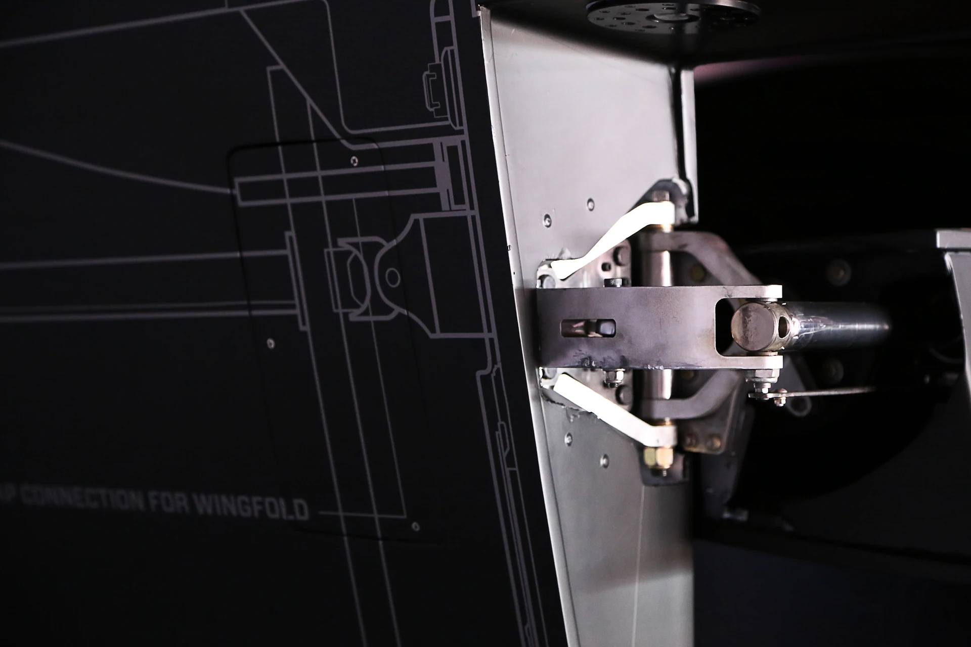 ICON A5 mechanism detail (Photo: Angus MacKenzie/Gizmag.com)