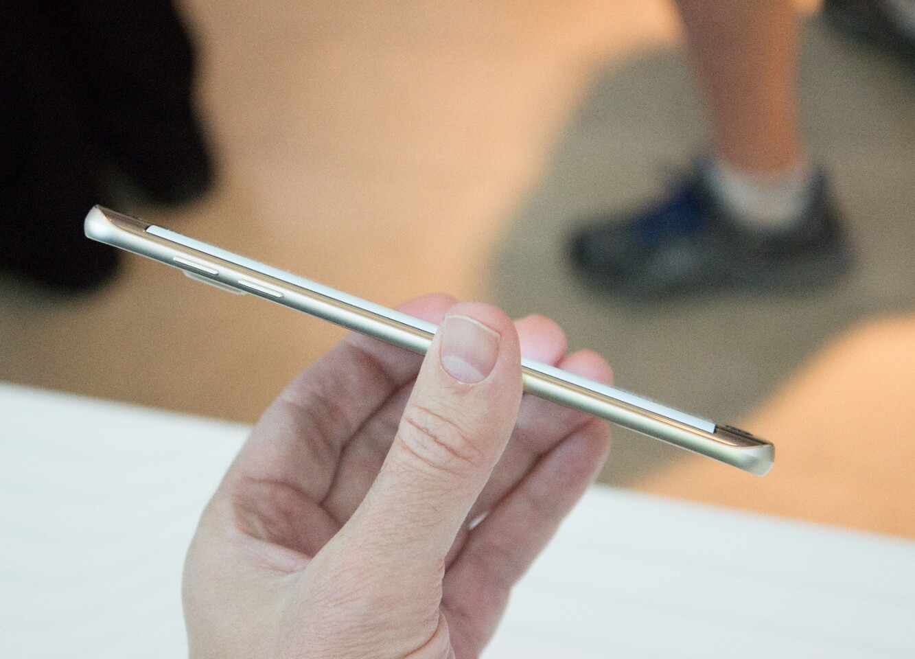 The Edge+ is only 6.9 mm (0.27-in) thick