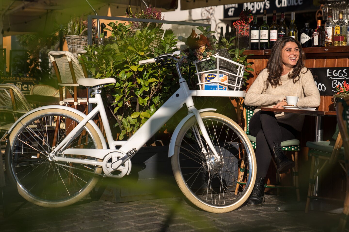 The City W's 10-Ah battery unit should be good for up to 60 km per charge, though a "Go Further" battery is available that pushes the range to 80 km