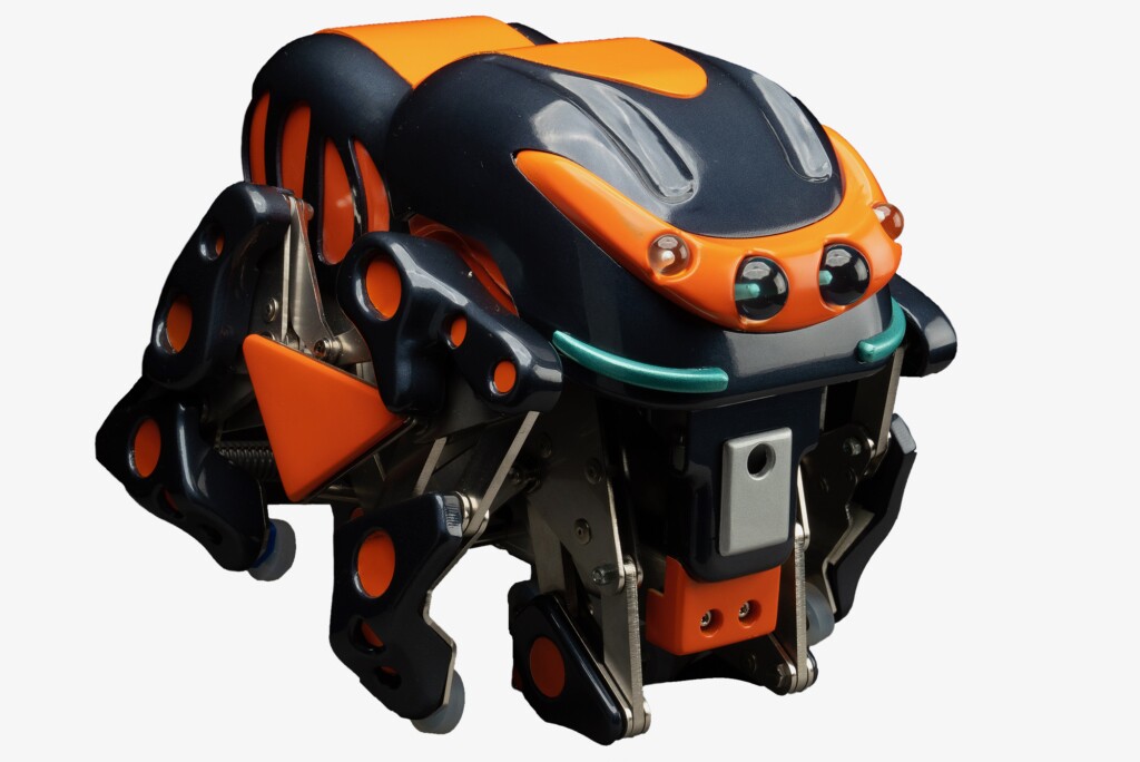 The SPD1 measures 21 x 25 x 28 cm (8.3 x 9.8 x 11 in) and tips the scales at about 3.5 kg (7.7 lb)