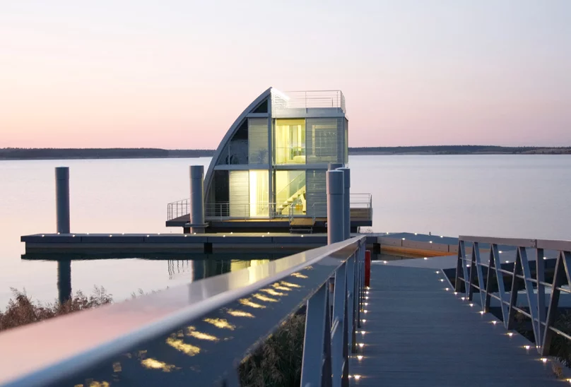 The Lausitz Geierswald Resort features a village consisting of modular floating homes