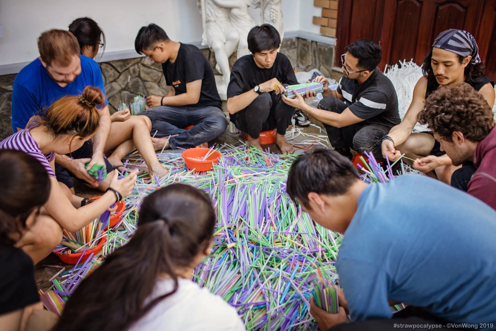 Von Wong had the help of hundreds of volunteers in putting together his Strawpocalypse installation
