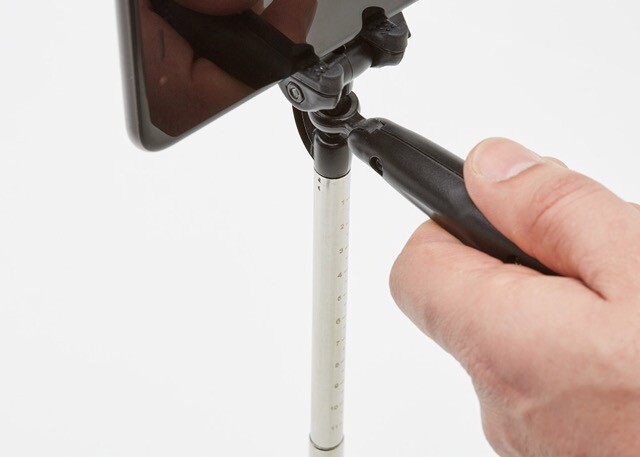 When folded, the Smoovie measures 19 x 4 x 3.5 cm (about 7.5 x 1.6 x 1.4 inches) and weighs 125 grams (4.4 oz)