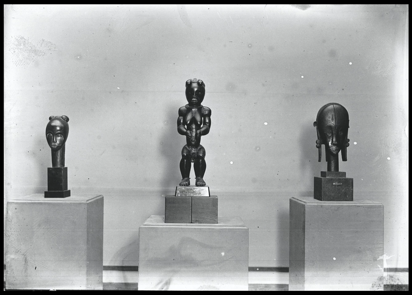 This historic image was taken in 1930 at the Palais des Beaux-Arts of Brussels by the first female journalist in Belgium, Germaine van Parys. It shows three Gabonese Fang artworks that were being exhibited by famous collector, Henri Lavachery.