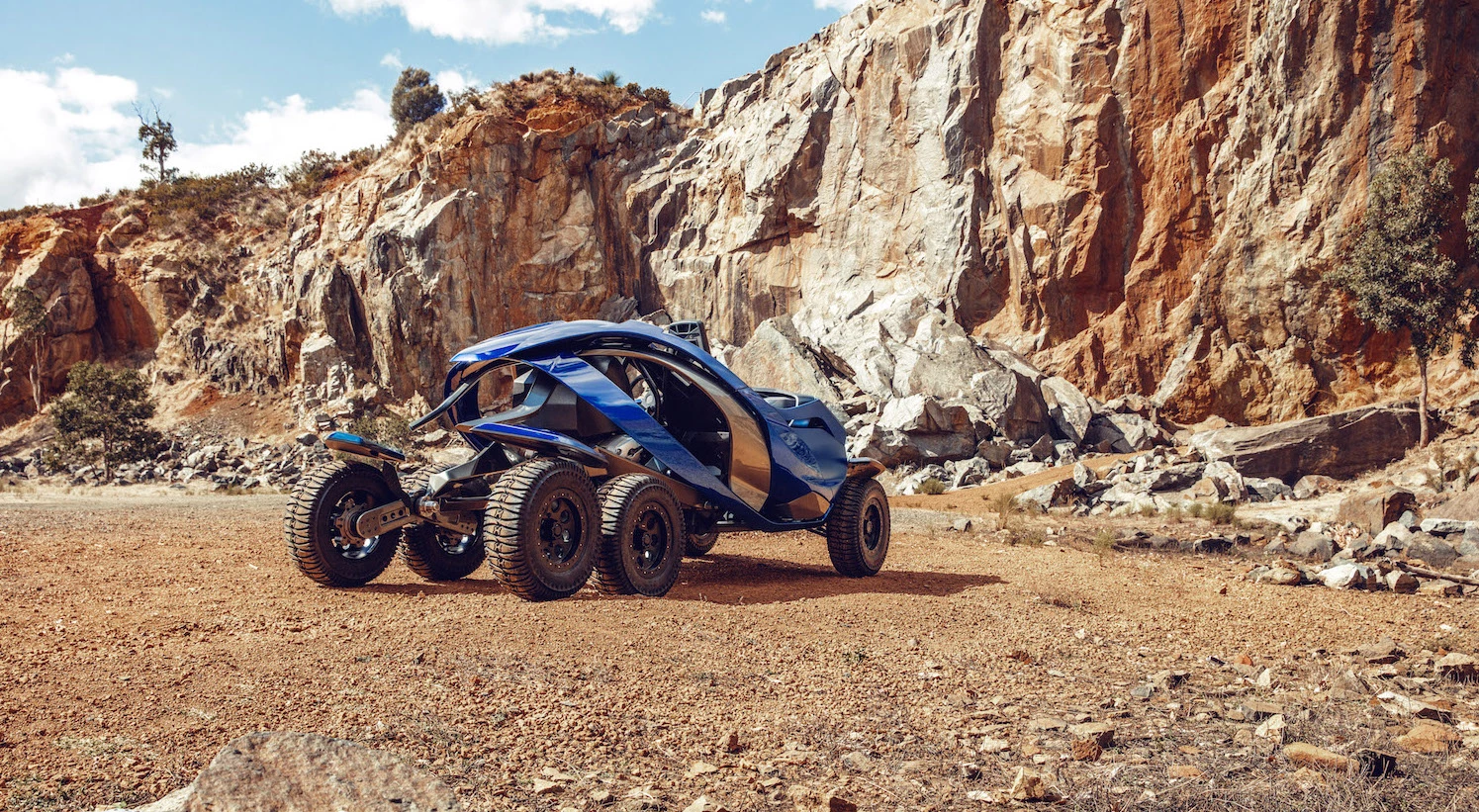 Ferox Azaris: Wheeler says it handles far better than you might expect, due to the self-balancing nature of fluid systems, which gives the rear four wheels a natural differential effect