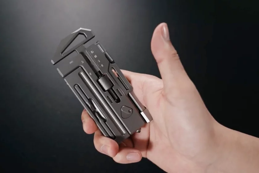 New Titanium Multitool Offers 15 Functions