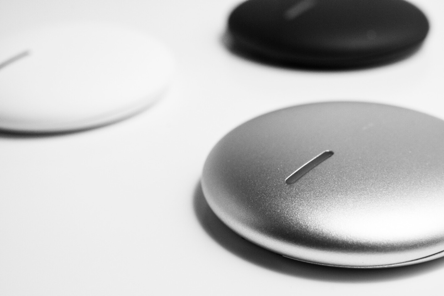 You activate Stilla simply by squeezing it, or via an accompanying iOS/Android app
