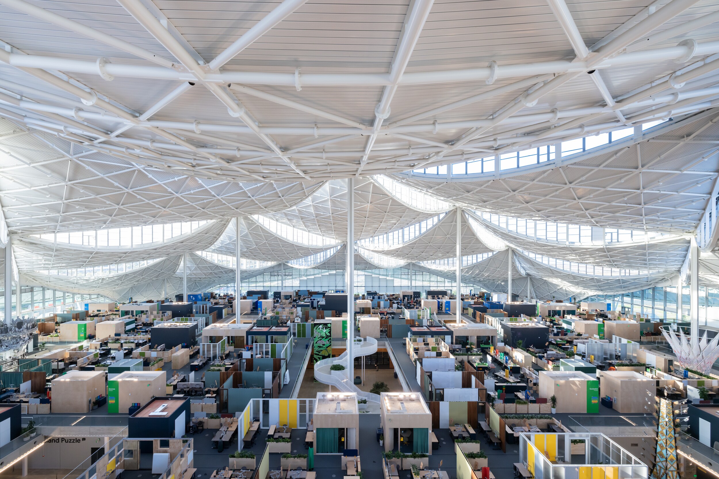 Google's Silicon Valley HQ defined by stunning "dragonscale" roof