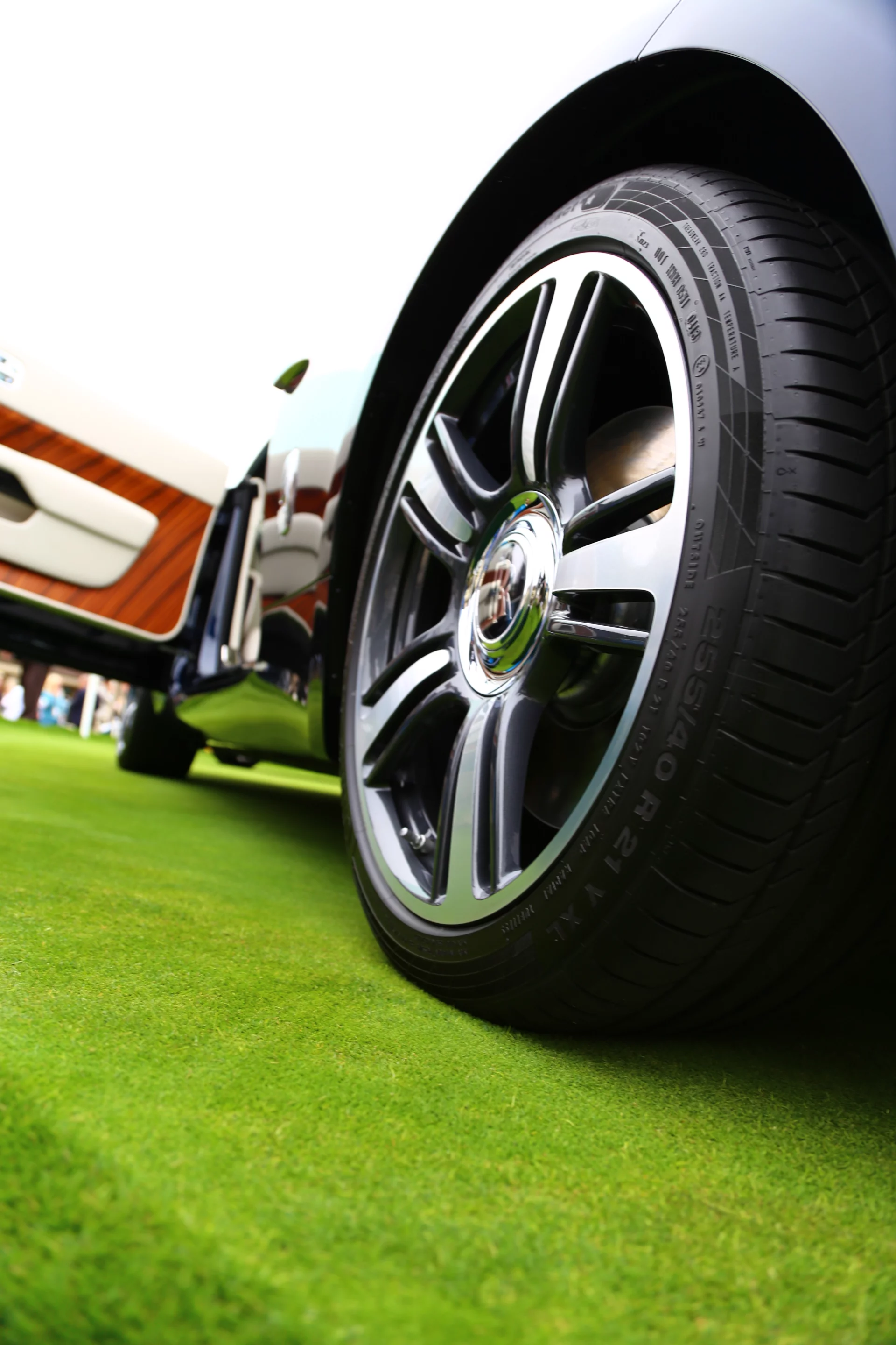 Rolls Royce Wraith is powered by a twin-turbocharged 6.6-liter V-12 with power managed to the wheels by an 8-speed gearbox (Photo: Angus MacKenzie/Gizmag.com)