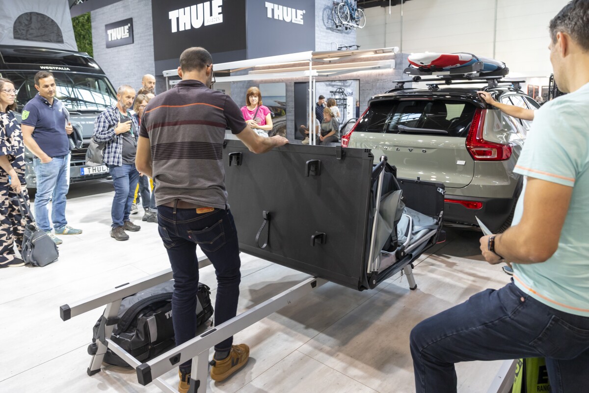 Thule Outset detachable hitch tent drops rooftop car camping to ground