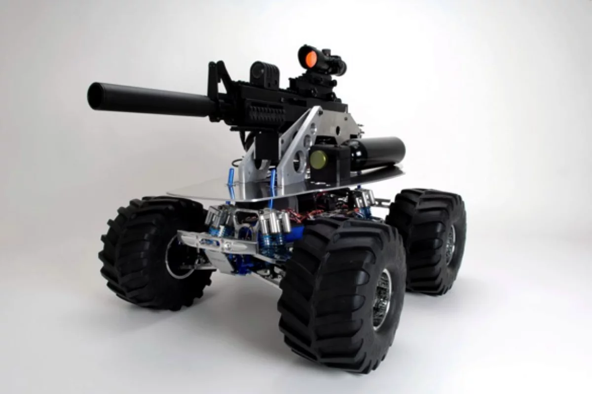 The Robotic Weapon or SWAT BOT features a 20-rounds-per-second paintball gun that can fire up to 250ft, wireless remote control, video and can travel at speeds in excess of 50mph