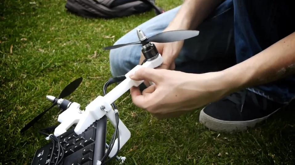 A keyboard is converted into a UAV (Video still: Jasper van Loenen/Mathijs van Oosterhoudt)