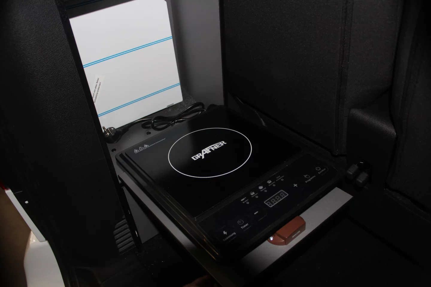 Induction cooktop on fold