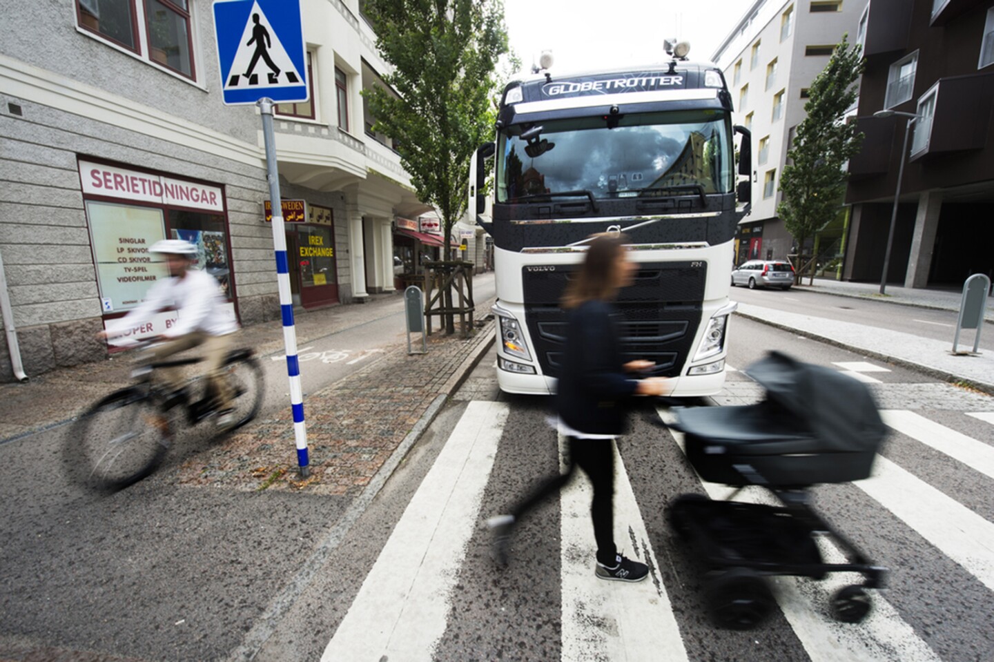 Project 360° aims at aiding trucks in vision-restricting situations