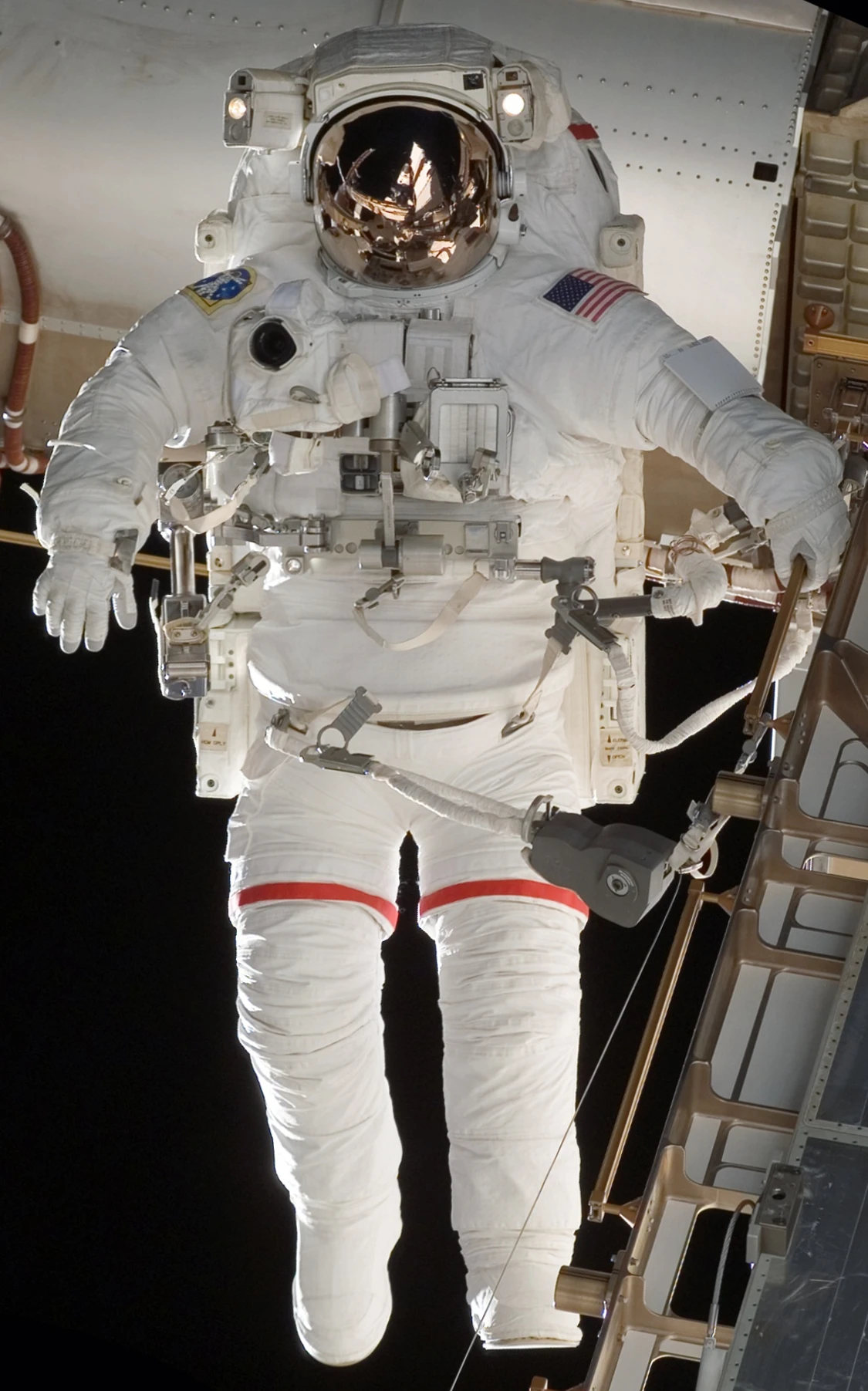 Extravehicular Mobility Unit used on the Space Shuttle and the International Space Station (Image: NASA)