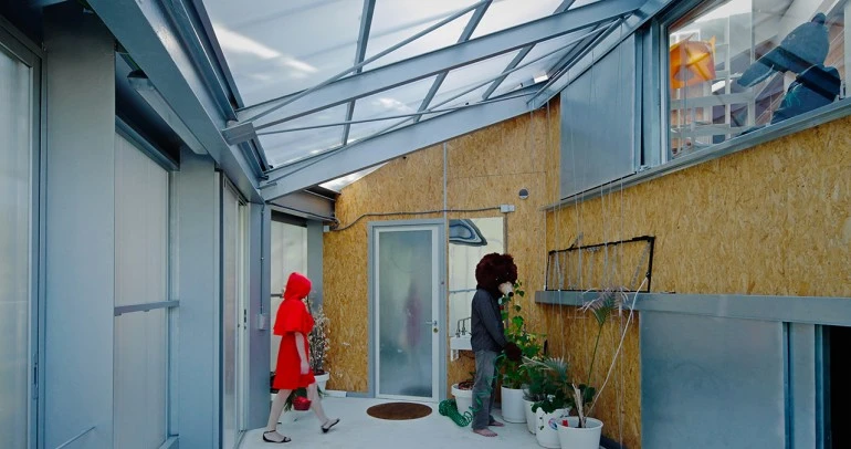 The distinctive property features a kitchen-dining room, living room, four bedrooms, roof garden, and a greenhouse (Photo: Miguel de Guzmán)