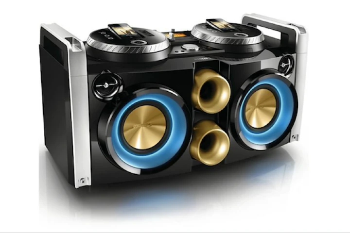 The Philips FWP3200D sports all the features you need to get a party started