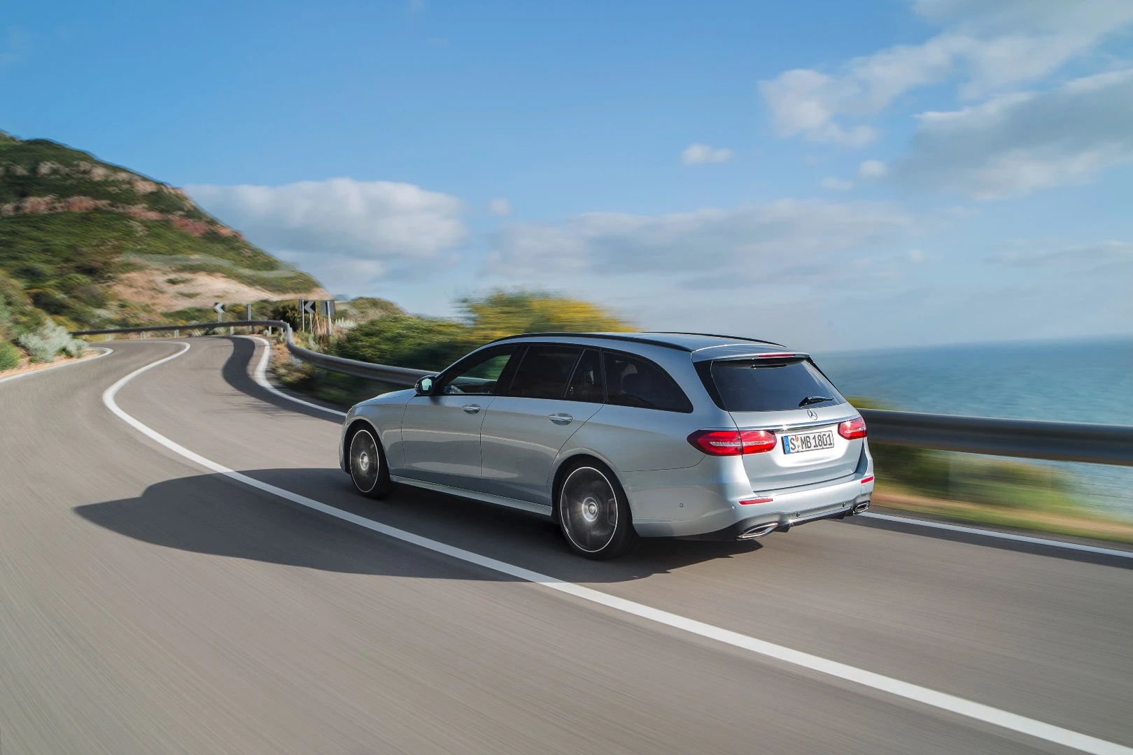 The E400 4MATIC makes 245 kW (333 hp) and 480 Nm from its 3.5-liter V6.