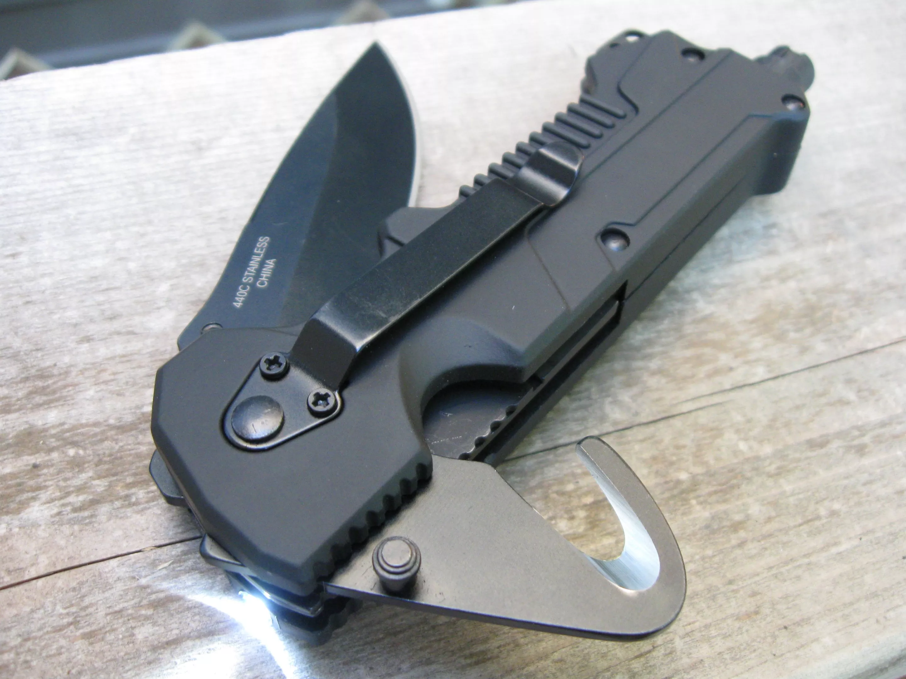 The T3 with both blades partially extended