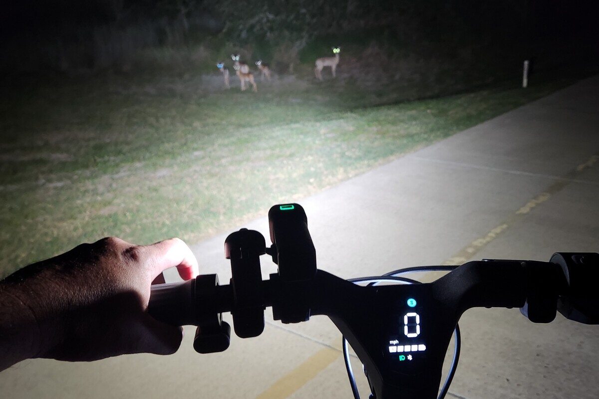 Review: 1,300-lumen bike light grips hard & is as blinding as its name