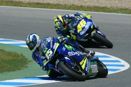 Gibernau leads as he did for all put a few hundred metres of the entire race - unfortunately for him, the metres that counted