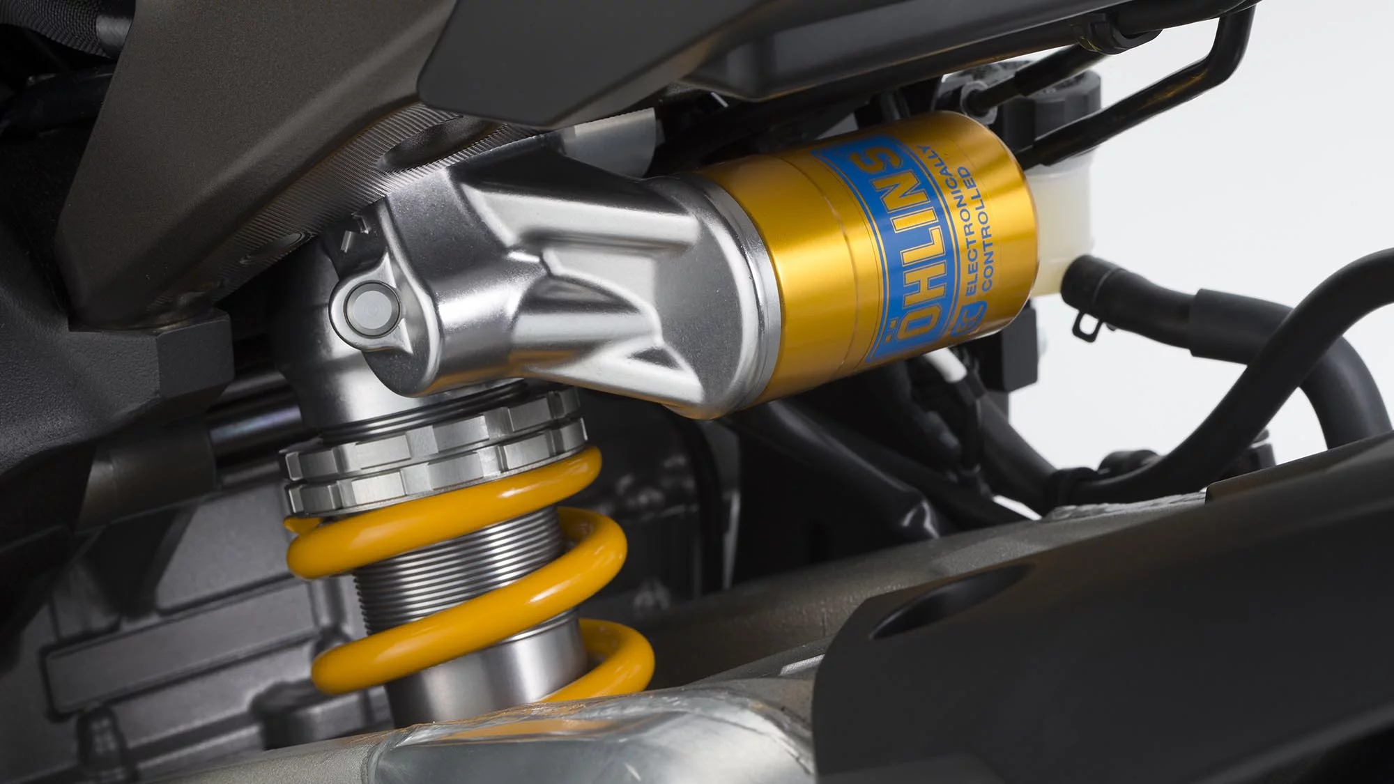 2015 Yamaha R1M - electronic active Ohlins suspension